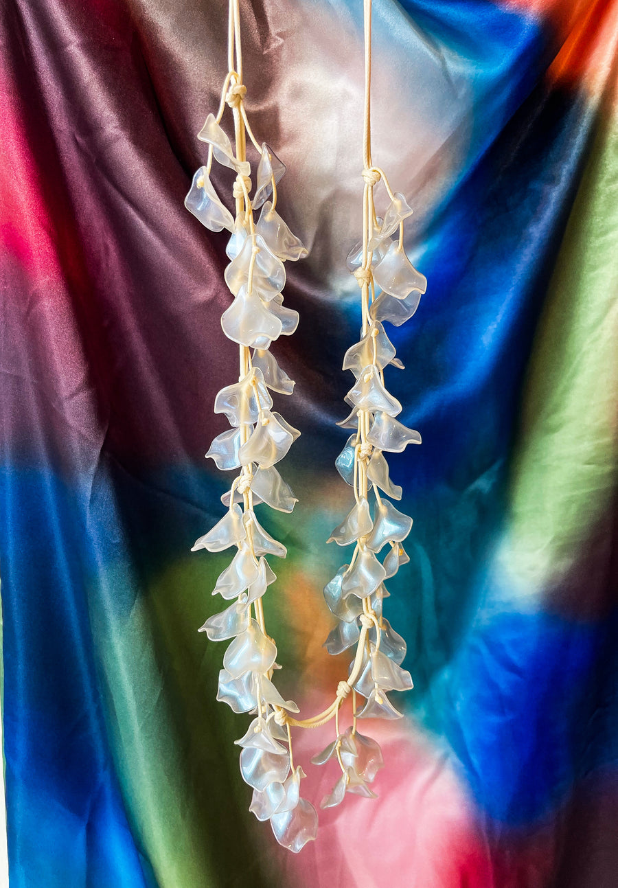 WHITE PEARLED PETAL NECKLACE