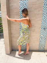 Cargar imagen en el visor de la galería, LIME PRINT CHECKERED SARONG
