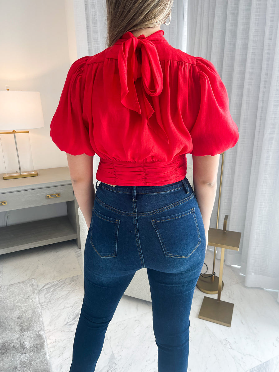 SOPHISTICATED CROP TOP
