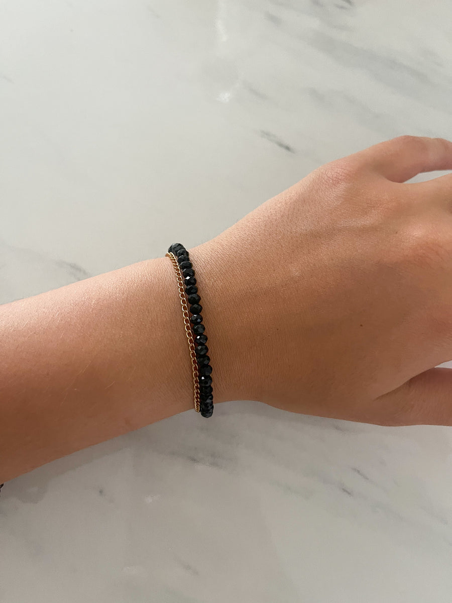 BLACK BEADED/GOLD CHAIN BRACELET