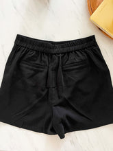 Cargar imagen en el visor de la galería, BLACK SHORTS
