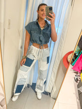 Load image into Gallery viewer, WHITE DENIM PATCH CARGO PANTS

