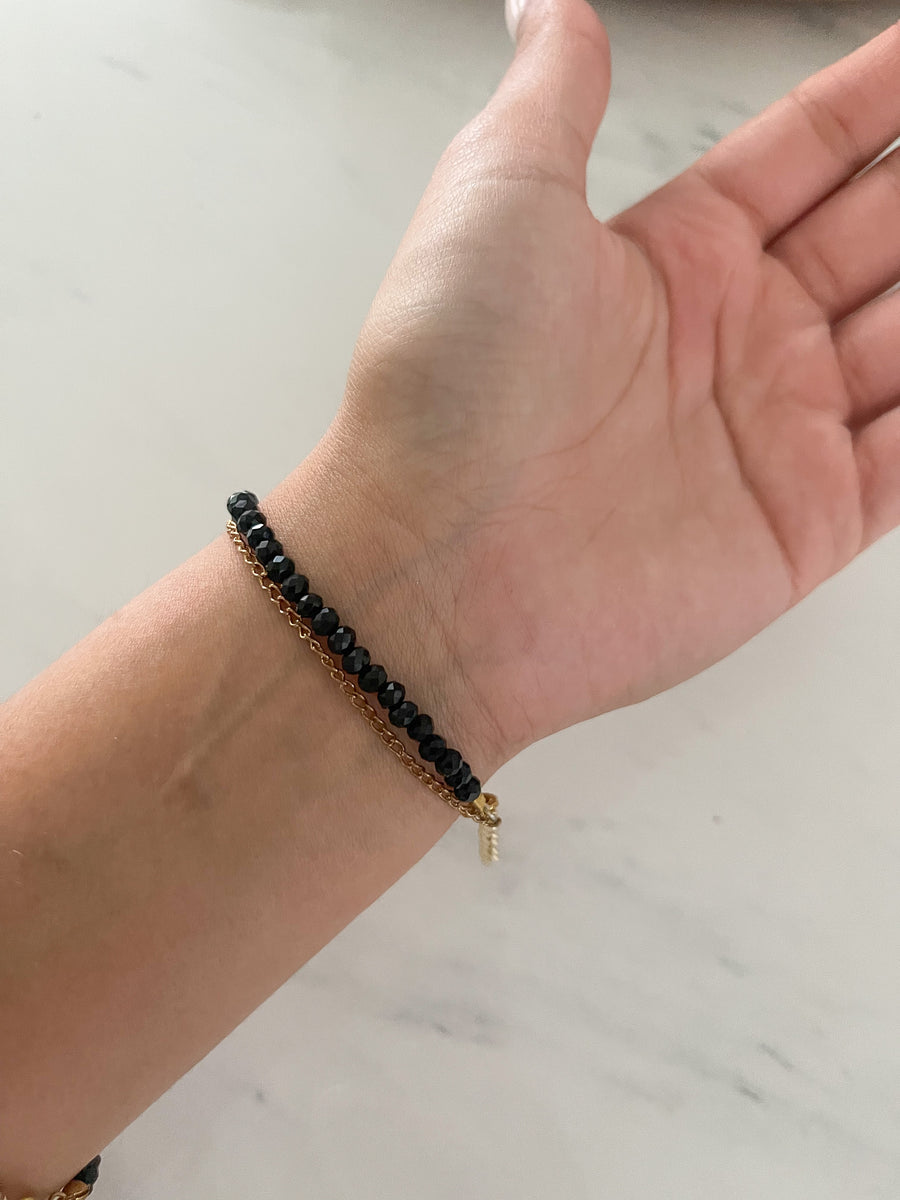 BLACK BEADED/GOLD CHAIN BRACELET