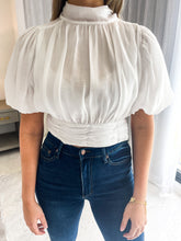 Cargar imagen en el visor de la galería, SOPHISTICATED CROP TOP
