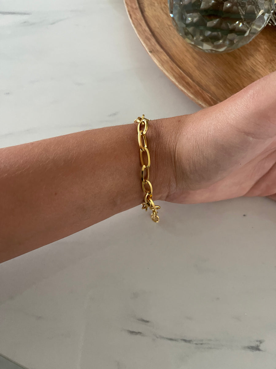 GOLD LOCK BLACK DETAIL BRACELET