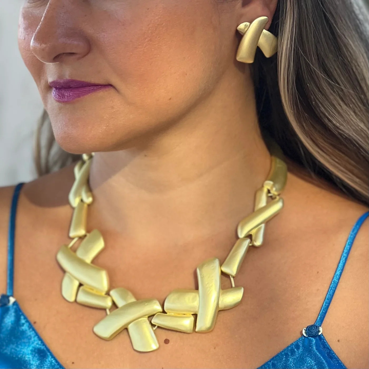 X NECKLACE