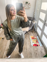Cargar imagen en el visor de la galería, SEQUIN SATIN BLOUSE
