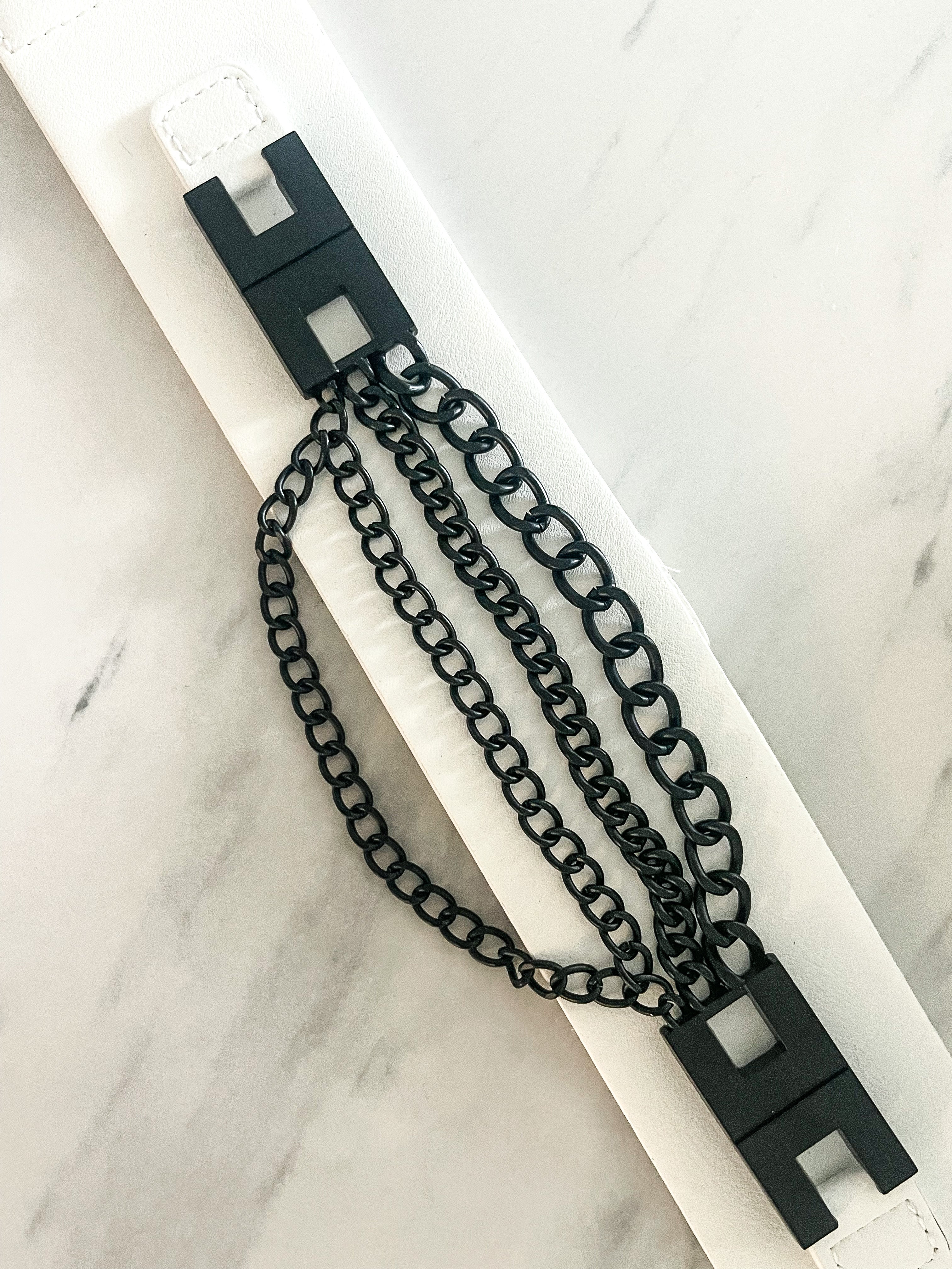 WHITE MATTE BLACK CHAINS BELT