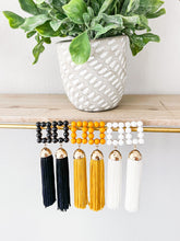 Cargar imagen en el visor de la galería, TASSEL EARRINGS
