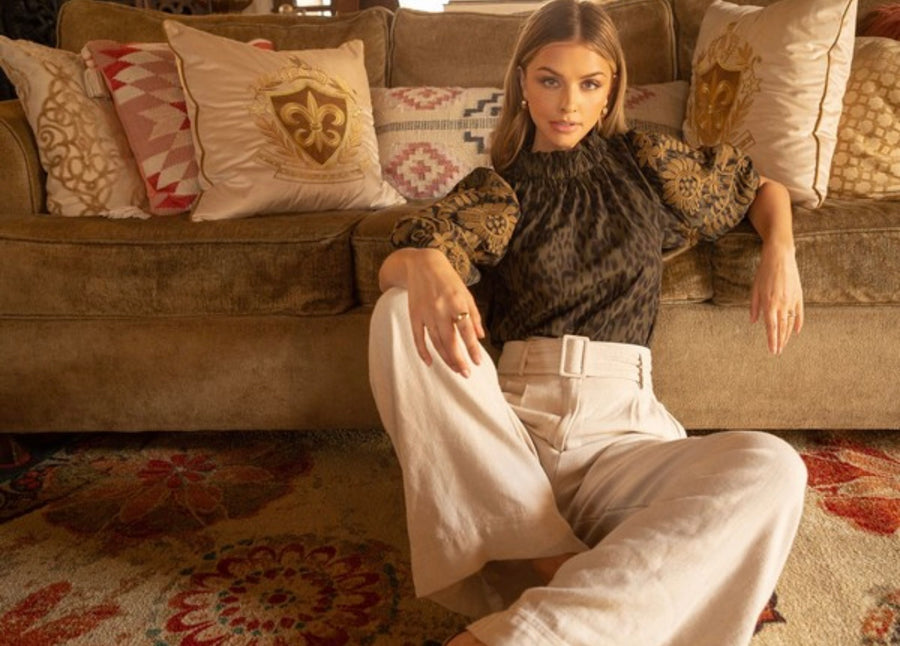 LEOPARD EMBROIDERED PUFF SLEEVE TOP