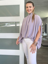 Cargar imagen en el visor de la galería, SOLID MOCK NECK CAFTAN BLOUSE
