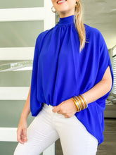 Cargar imagen en el visor de la galería, SOLID MOCK NECK CAFTAN BLOUSE
