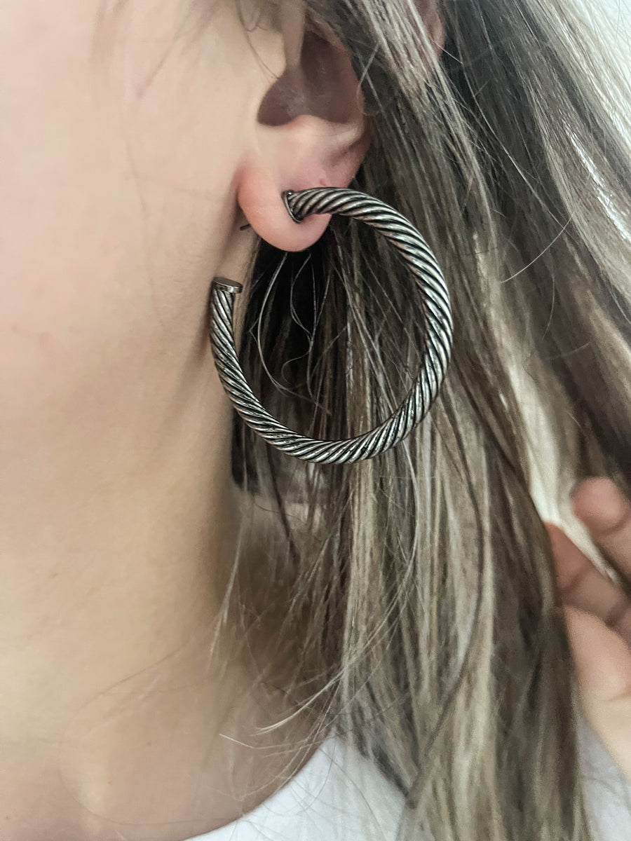 TWISTED HOOPS