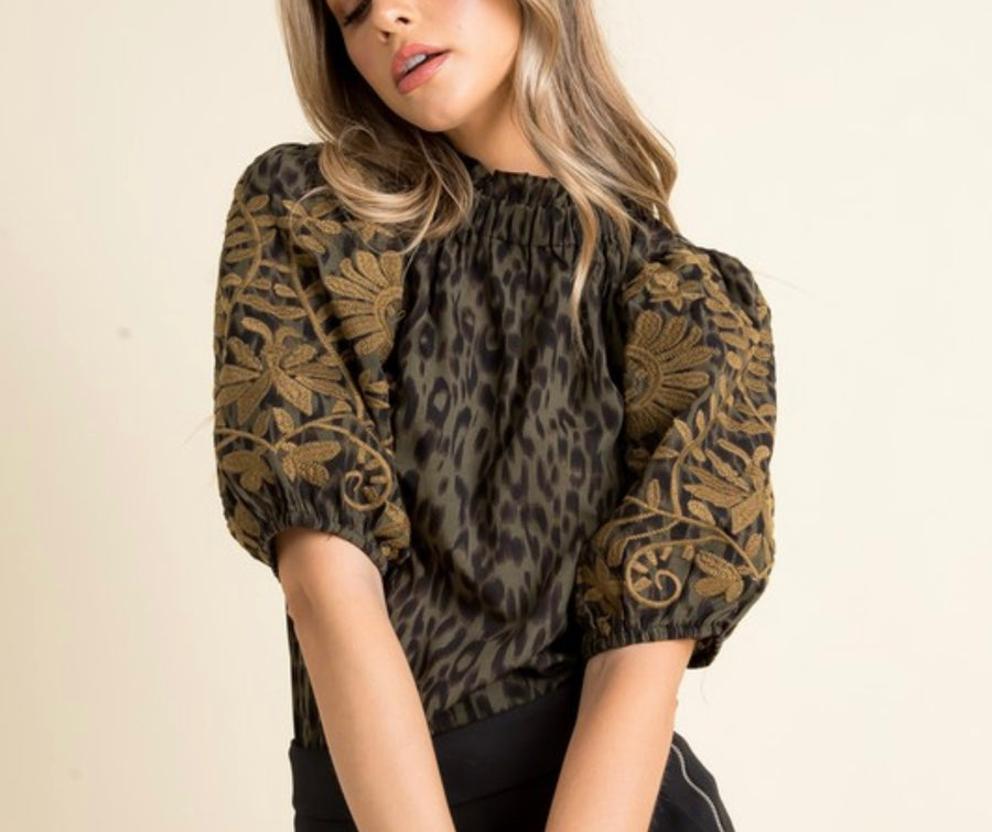 LEOPARD EMBROIDERED PUFF SLEEVE TOP