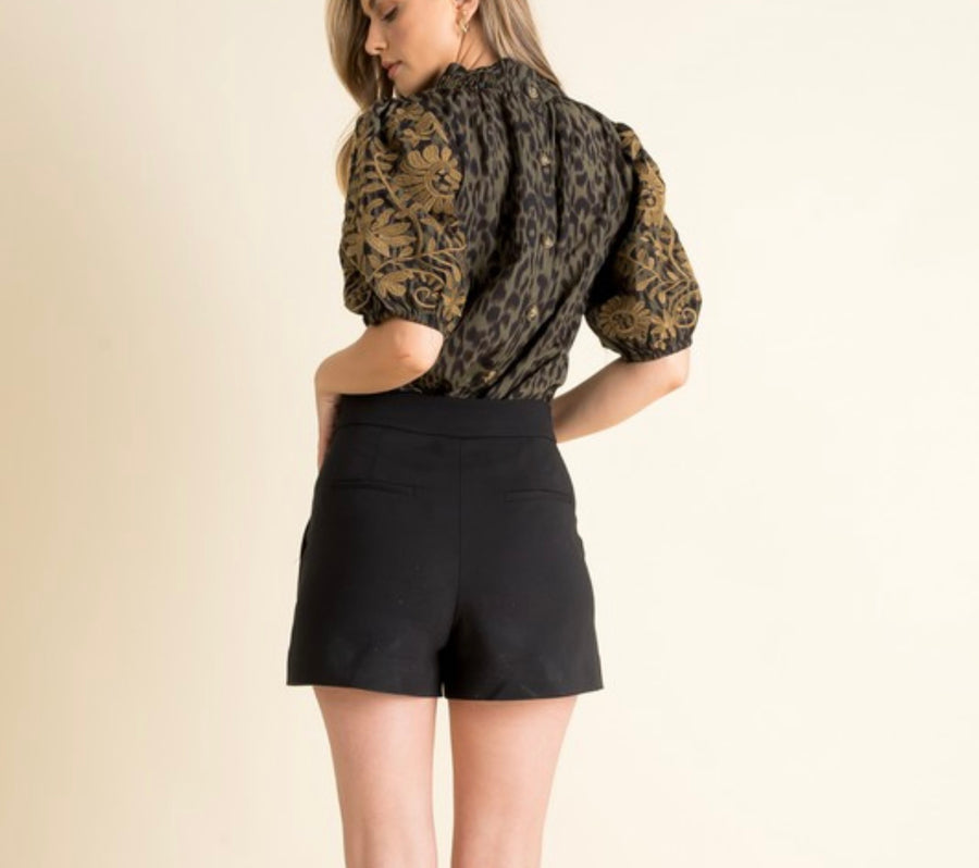 LEOPARD EMBROIDERED PUFF SLEEVE TOP