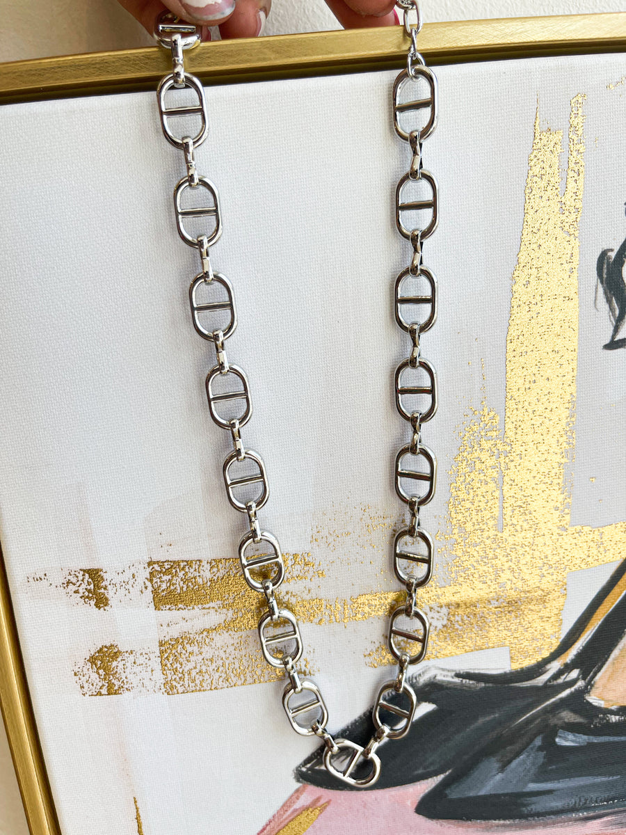 D CHAIN LINK STYLE NECKLACE