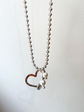 Cargar imagen en el visor de la galería, HEART NAIL PEARL NECKLACE
