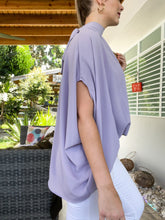 Cargar imagen en el visor de la galería, SOLID MOCK NECK CAFTAN BLOUSE
