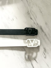 Cargar imagen en el visor de la galería, THIN V BUCKLE BELT
