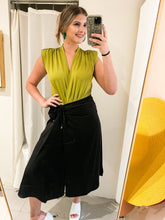 Load image into Gallery viewer, BLACK SATIN CINCHED MIDI SKIRT
