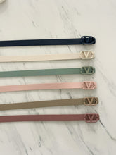 Cargar imagen en el visor de la galería, THIN V BUCKLE BELT
