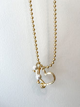 Cargar imagen en el visor de la galería, HEART NAIL PEARL NECKLACE
