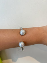Load image into Gallery viewer, SILVER METAL PEAR BRACELET

