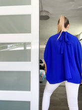 Cargar imagen en el visor de la galería, SOLID MOCK NECK CAFTAN BLOUSE
