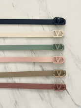 Cargar imagen en el visor de la galería, THIN V BUCKLE BELT
