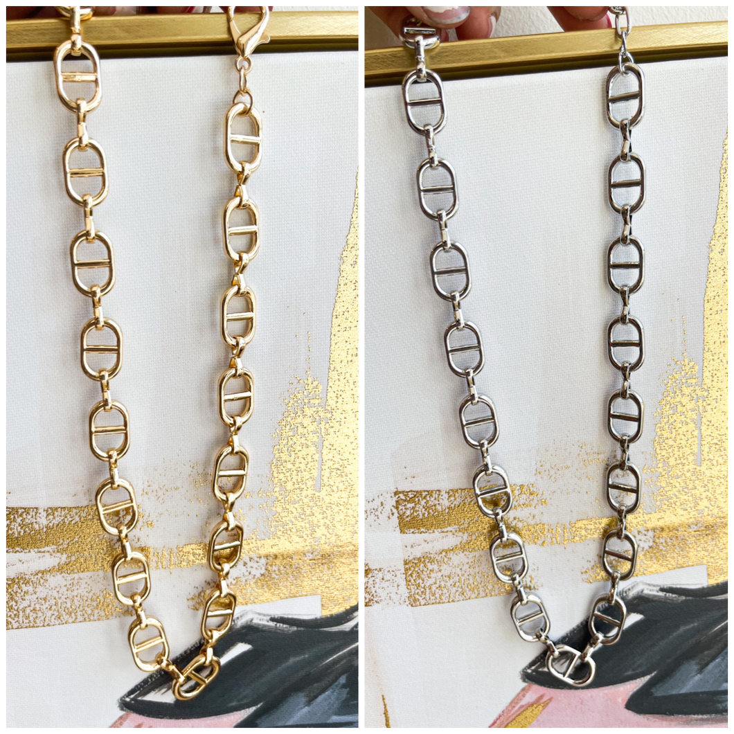 D CHAIN LINK STYLE NECKLACE