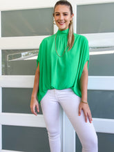 Cargar imagen en el visor de la galería, SOLID MOCK NECK CAFTAN BLOUSE

