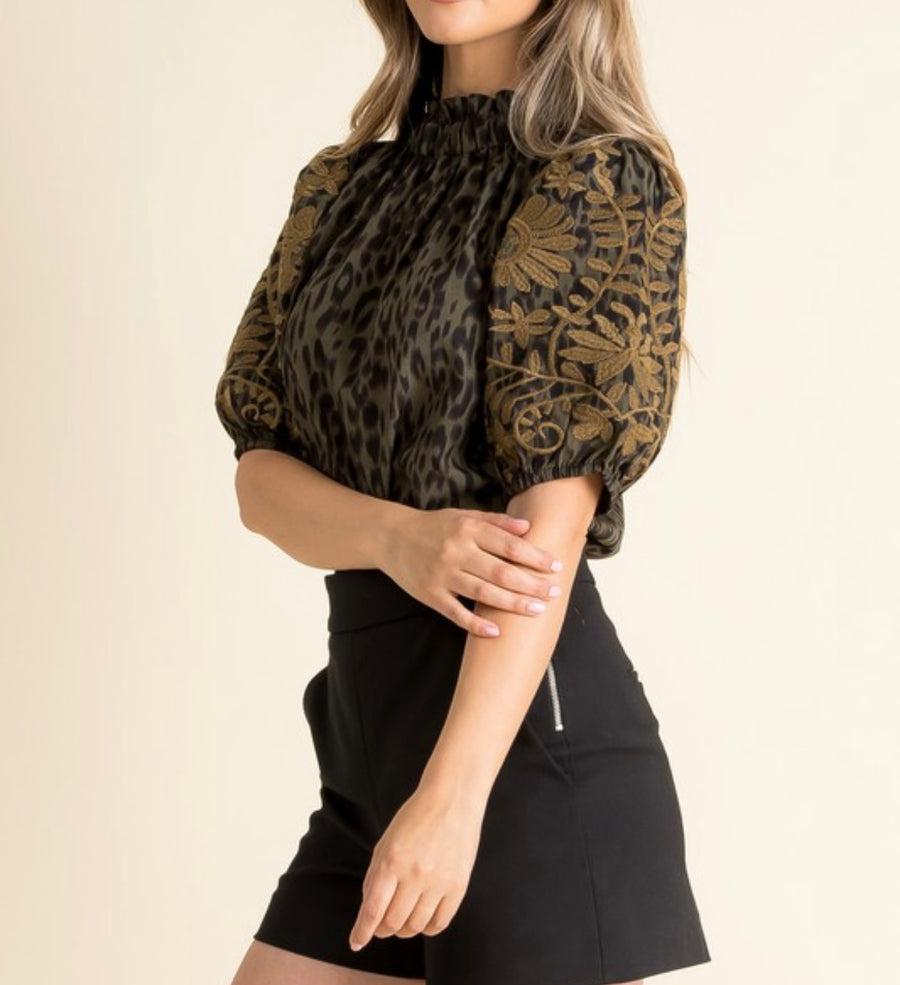 LEOPARD EMBROIDERED PUFF SLEEVE TOP